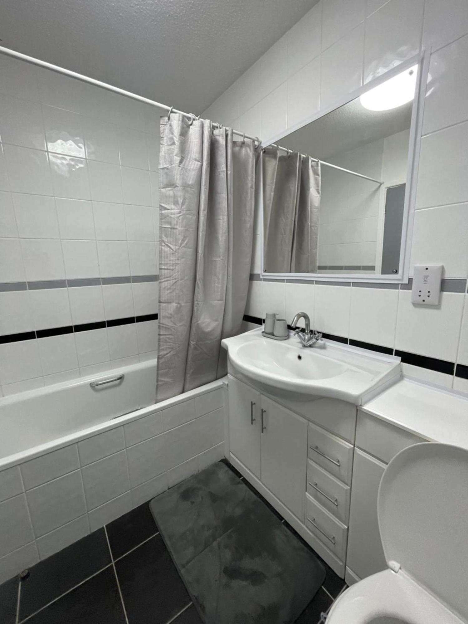 Cardiff Bay Apartment With Parking Exteriör bild